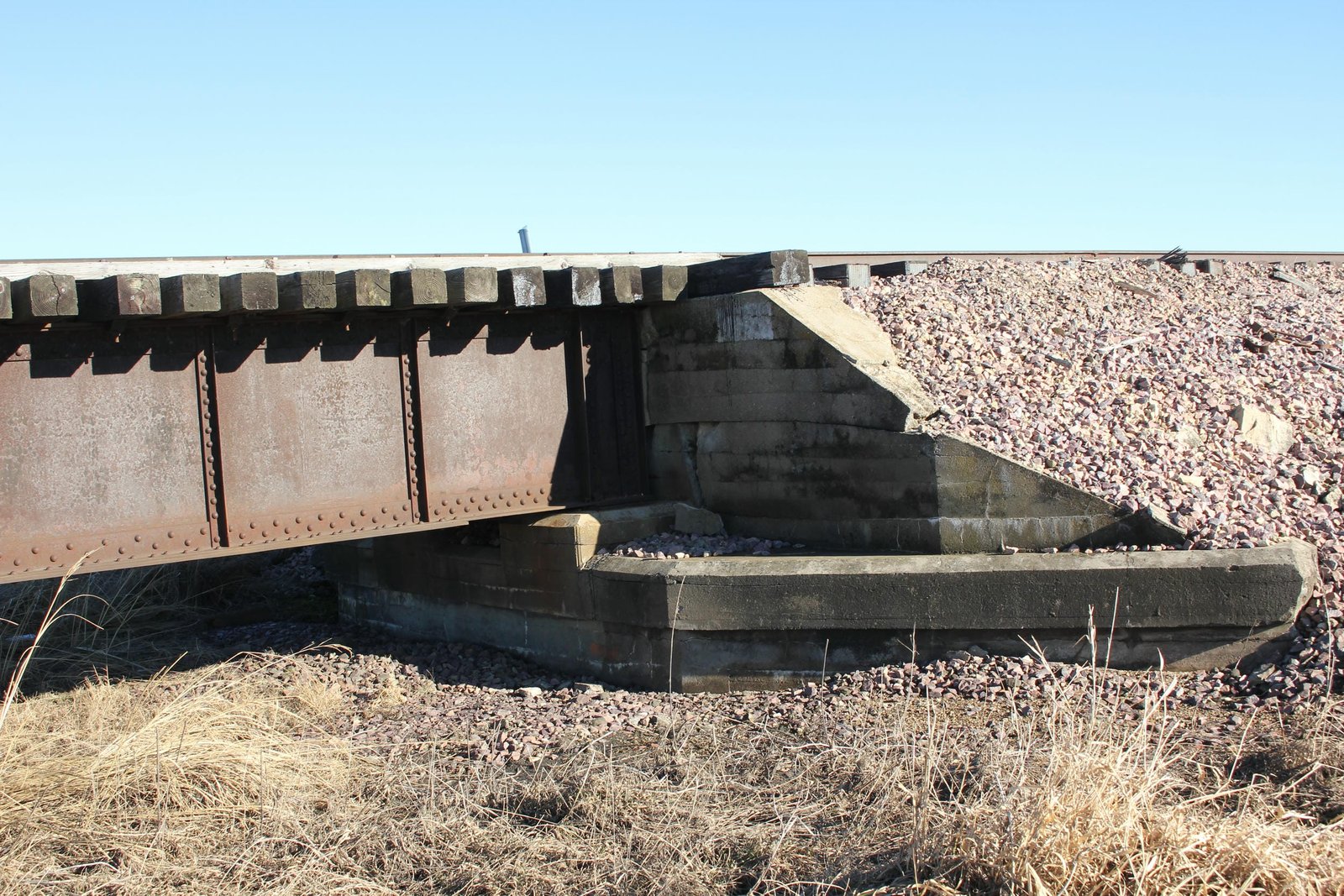 East abutment